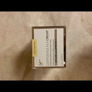 it cosmetics. confidence in a cream